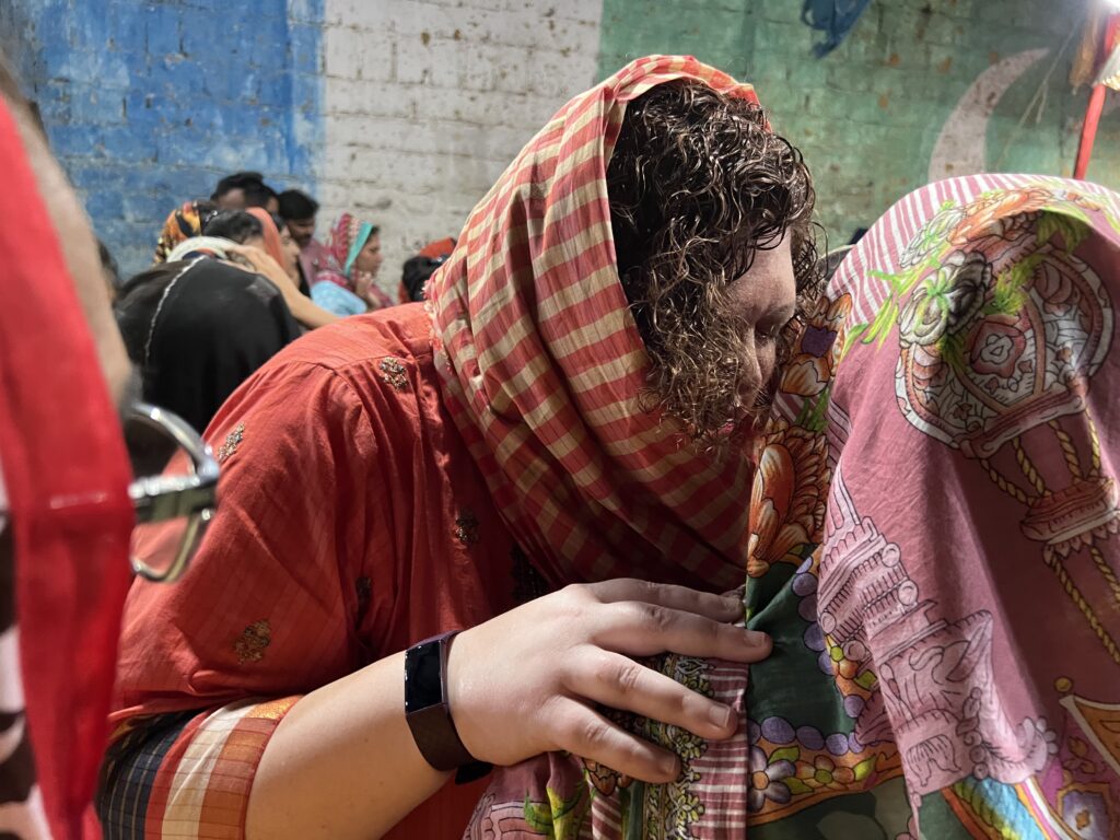 Praying with local Pakistanis who have a heart to bless their nation